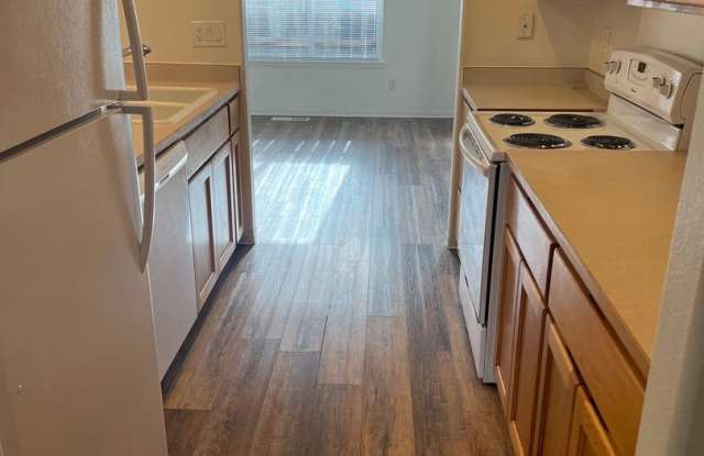 Lovely 3 bedroom, 2.5 bath home with laundry, near schools Gallery 4