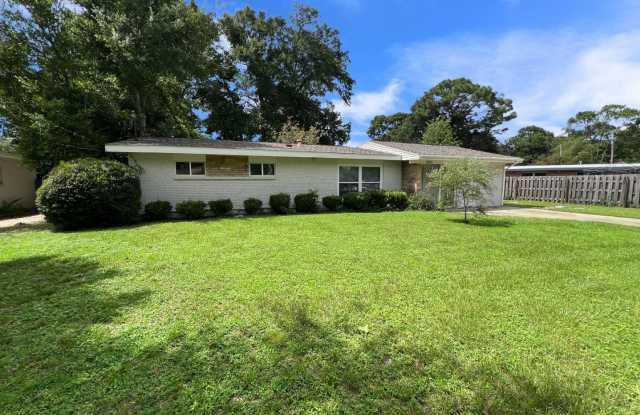 Beautiful 3 Bedroom, 2 Bath Pensacola Home available !! photos photos