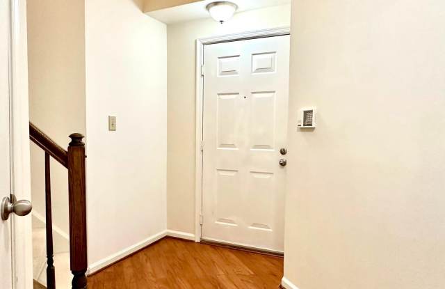 2111 HIGHCOURT LANE Gallery 4