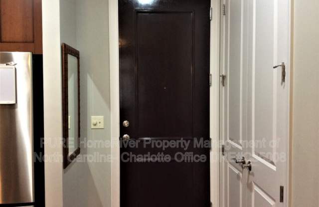 230 S Tryon St Unit 703 Gallery 4