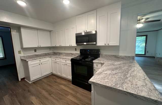 6 BR 3 BA House in Colonial Hill Community photos photos