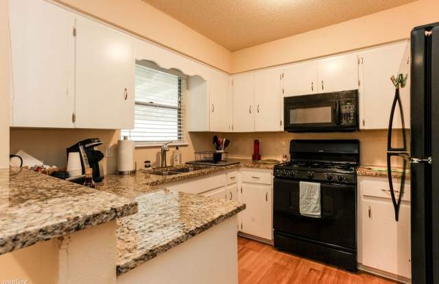 924 Cardinal Ln Gallery 2