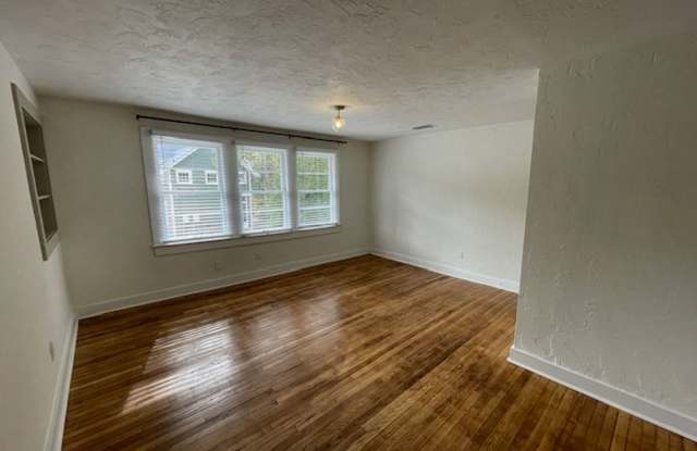 Recently Renovated 2 Bedroom Apartment in Duckpond photos photos