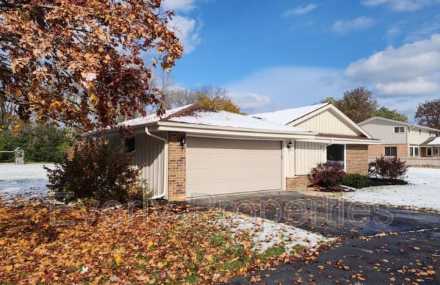 922 W El Patio Ln - 922 West El Patio Lane, Mequon, WI 53092