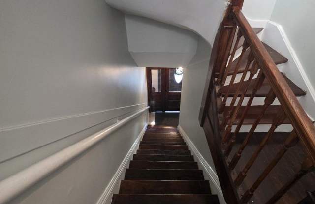 517 E 46th Place Gallery 3