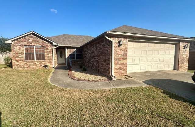Welcome to this charming 3-bedroom, 2-bathroom home located in the heart of Russellville, AR. photos photos