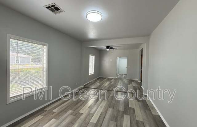 212 West Pecan Street Gallery 4