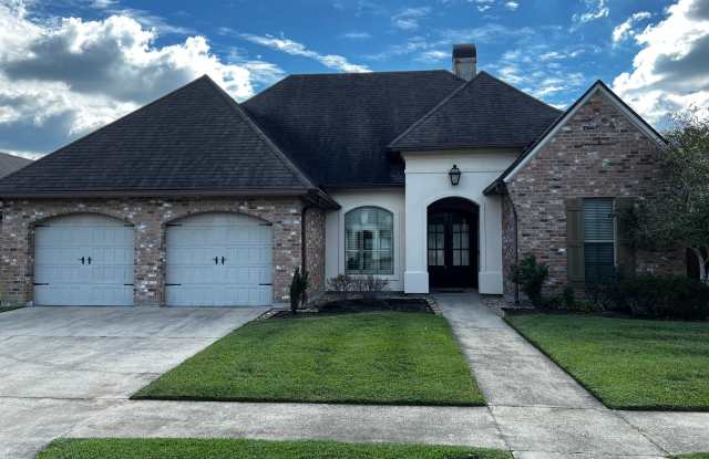 4 Bedroom, 3 Bathroom, Brick Home, Two Car Garage, Fireplace, High Ceilings, Granite Countertops, Fenced in Yard. Custom Built Home, Walkers Lake Subdivision , Triple-Split Floor Plan. Gallery 3