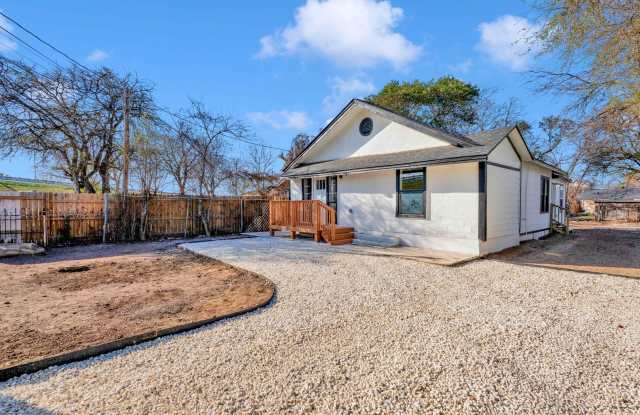 Updated Urban Retreat in the Heart of San Antonio photos photos