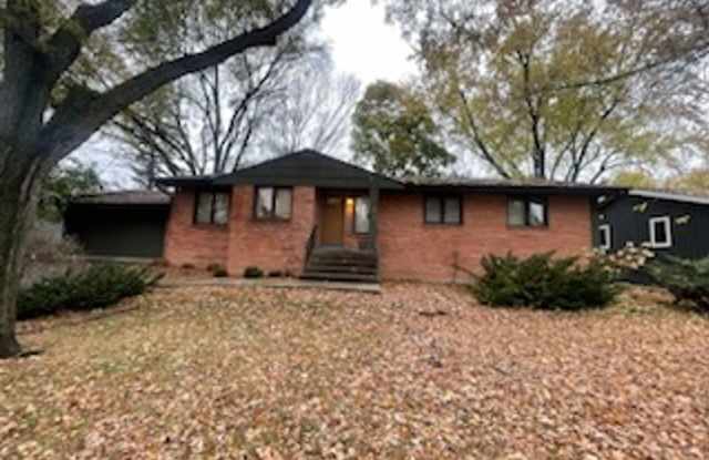 Spacious 4-Bedroom Single Family Home in St. Louis Park - 2040 Utah Avenue South, St. Louis Park, MN 55426