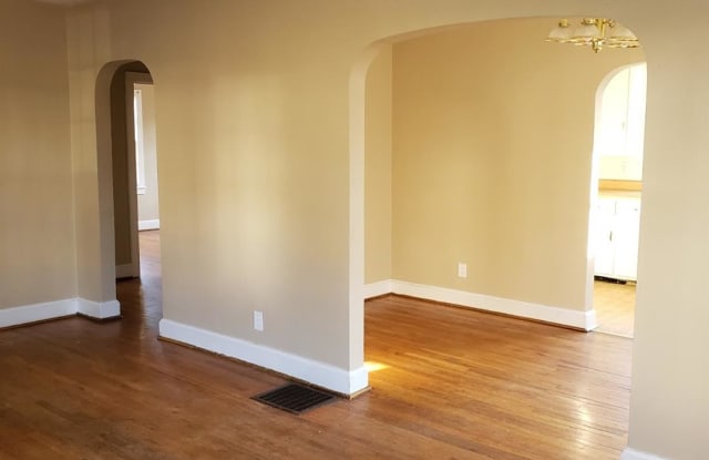 120 E Walnut - 120 East Walnut Street, Richmond, KY 40475