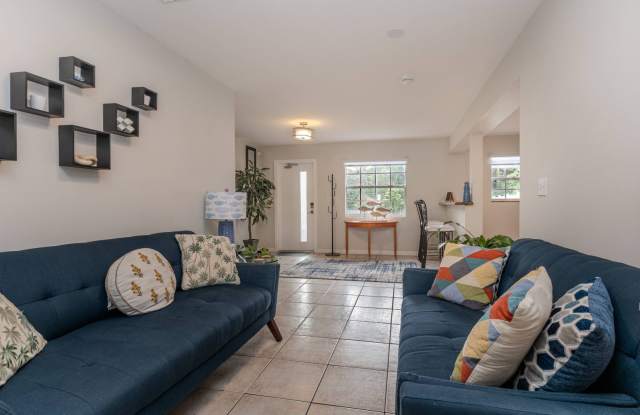 Charming Fort Lauderdale Home | Security Deposit Alternative Available! Gallery 4
