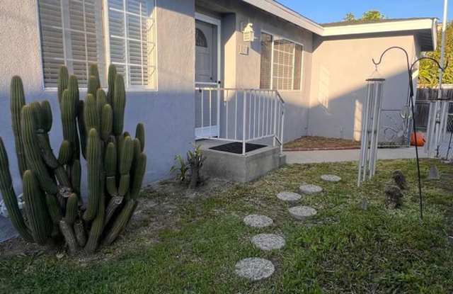 Private 3BR/2BA Cottage Retreat- Detached Home w/Backyard, Washer & Dryer photos photos