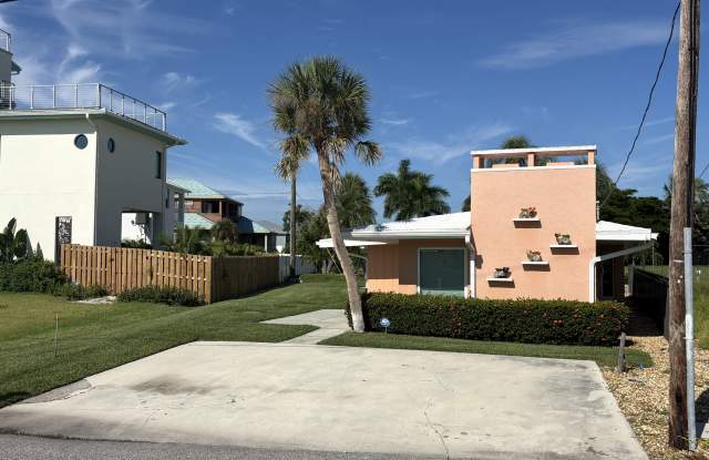304 Colonia Lane West Gallery 2