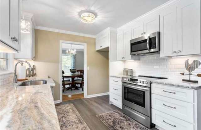 5 bedroom updated home in Friendly Center area Gallery 4