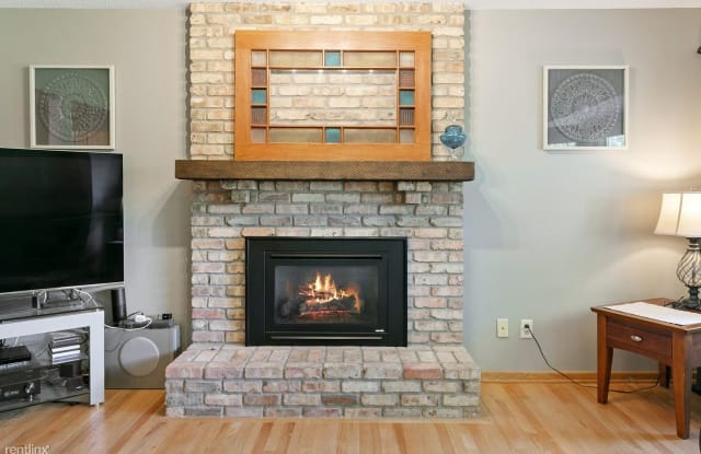 14742 Dundee Ave - 14742 Dundee Avenue, Apple Valley, MN 55124