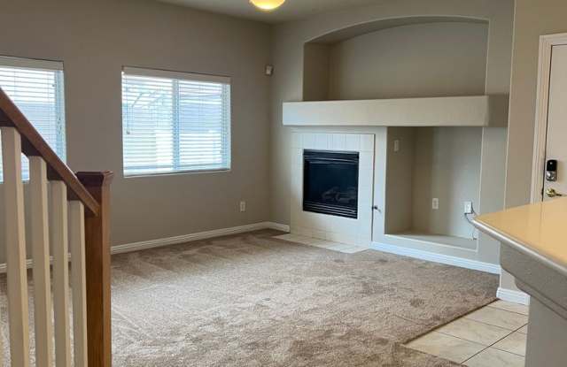 Two Story 3 Bedroom Townhouse Gallery 4