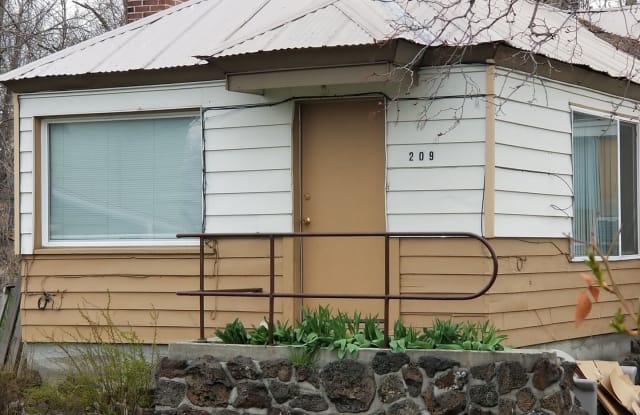 209 Rock Island Road - 209 Rock Island Rd, East Wenatchee, WA 98802
