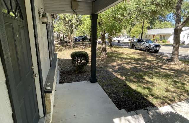 935 Allen Avenue - 935 Allen Avenue, New Braunfels, TX 78130