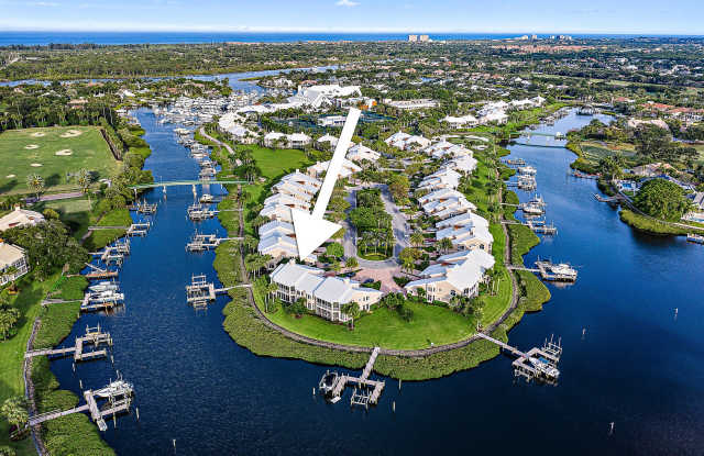 2703 Captains Way photos photos