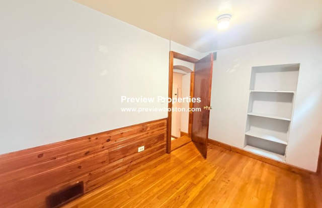 1211 Commonwealth Ave. Gallery 4