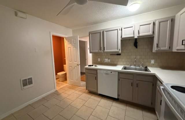2 Bedroom 1.5 bath condo with attached garage photos photos