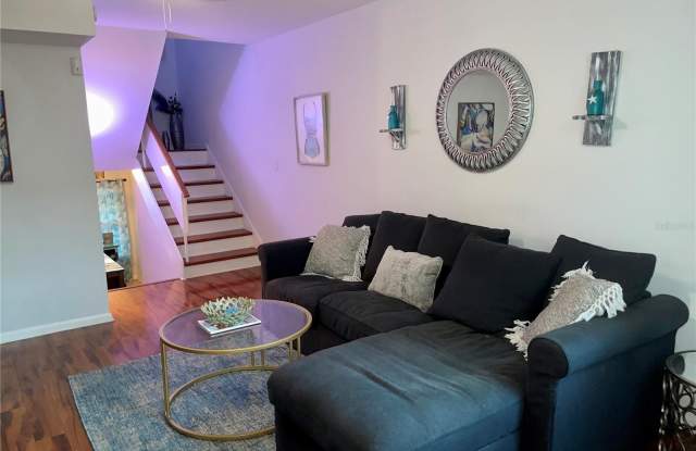 4304 LA RIVIERA Court Gallery 3