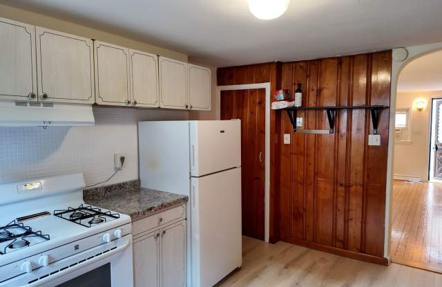 Charming 2-Bedroom Rowhome Pennsport Gallery 3