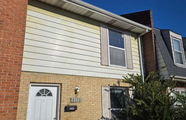 Centrally Located 3BR Townhome – Close to Everything! - 1632 Corprew Avenue, Norfolk, VA 23504