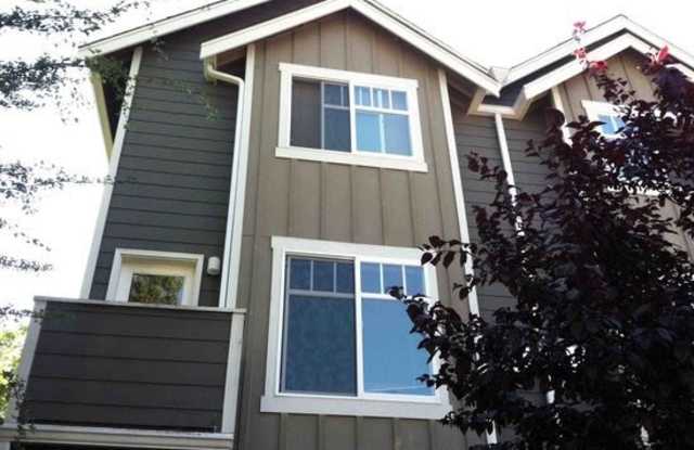 Close to UW - 5260 Brooklyn Avenue Northeast, Seattle, WA 98105