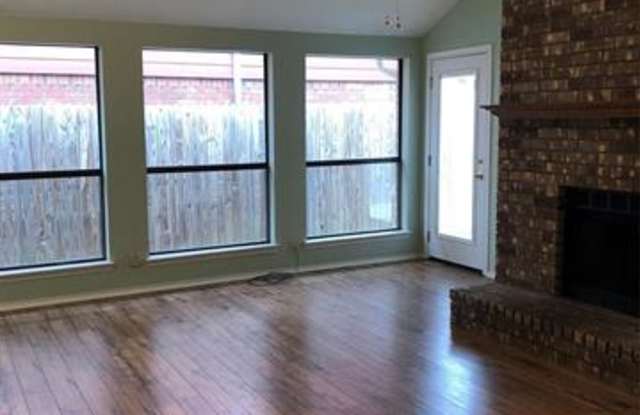 2112 Woodland Oaks Drive Gallery 2