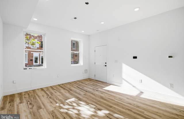 2137 E HAGERT Street Gallery 3