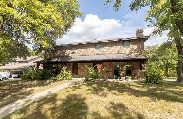 Charming and Spacious South Side 3-Bedroom Duplex photos photos