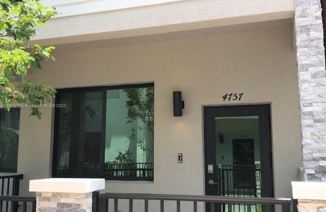 4757 NW 83 Parkway - 4757 Northwest 83rd Parkway, Doral, FL 33178