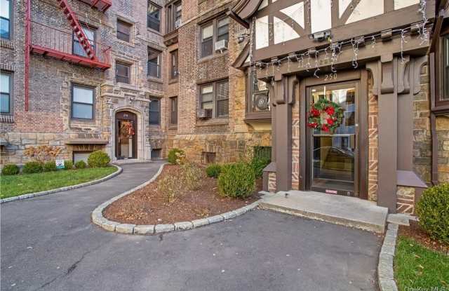 250 Martine Avenue photos photos