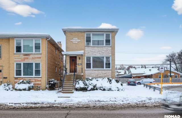 Charming 3BR Duplex in Chicago - 7249 West Belmont Avenue, Chicago, IL 60634