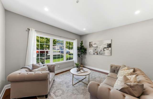 3 Bedroom, 2.5 Townhouse with Off Street Parking in Downtown West Chester Gallery 4