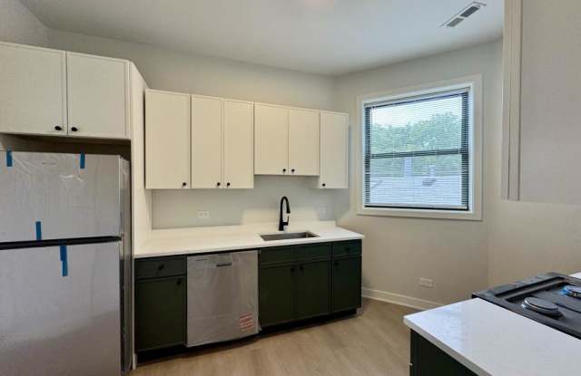 2060 North Racine Gallery 1