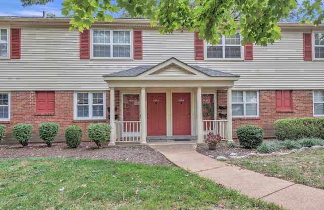 Updated Brentwood Forest Condo photos photos