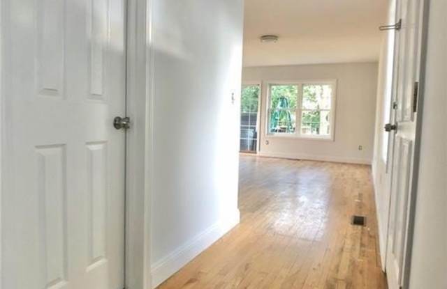 182 Lincoln Avenue Gallery 4