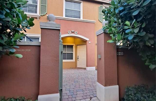 642 SW 106th Ave photos photos