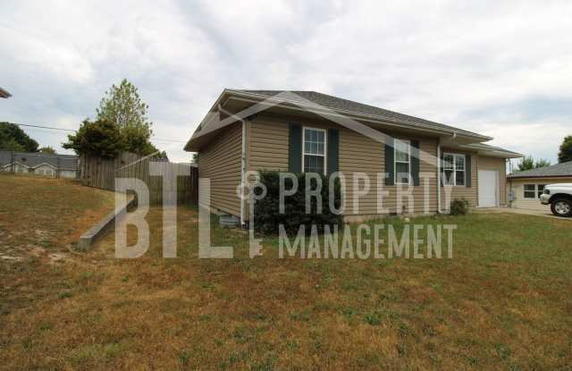 Charming 3-Bedroom Home in Branson – Pet friendly and Fenced yard! Gallery 3