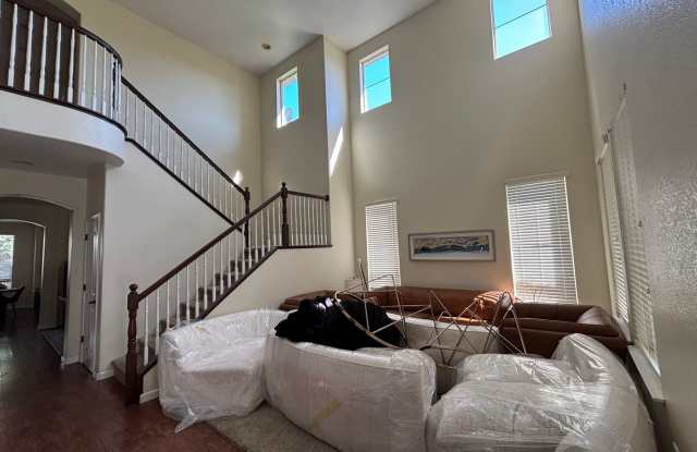 Spacious 5Bedroom 3.0Bathroom Two Story Family Home with Modern Finishes Gallery 4