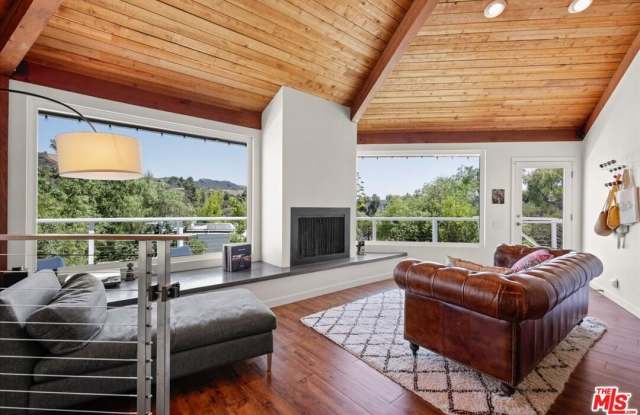 1746 Deerhill Trl photos photos