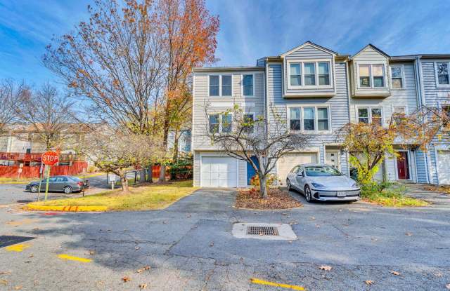 Spacious 2 BR 2.5 BA Townhouse photos photos