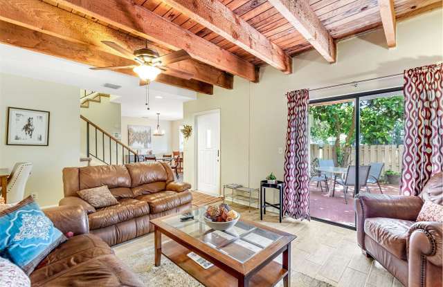1642 Shaker Circle Gallery 3