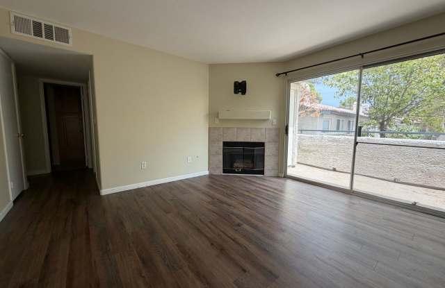 Charming 2 bedroom 2 bathroom condo Gallery 1