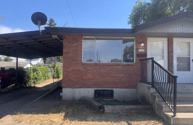 Welcoming 3 Bed, 1 Bath Home in Spokane photos photos