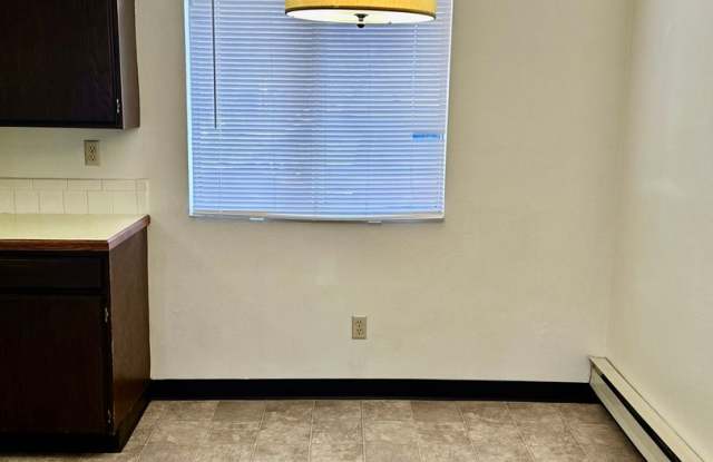 Charming 2-Bedroom Unit with Air Conditioning Gallery 1