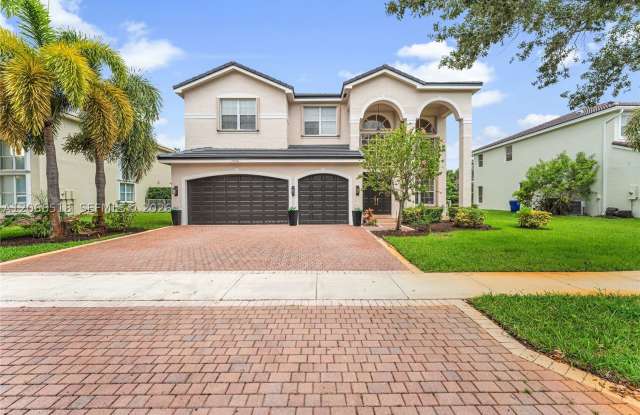 19500 SW 39th Ct Gallery 3